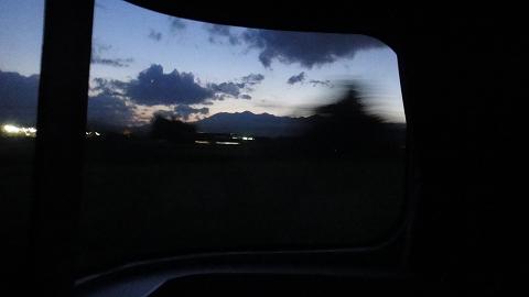 日が沈んで山側に見える山と空 @ カシオペアスイート(展望室)
