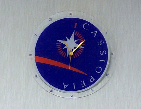 カシオペアのヘッドマークが文字盤の掛け時計