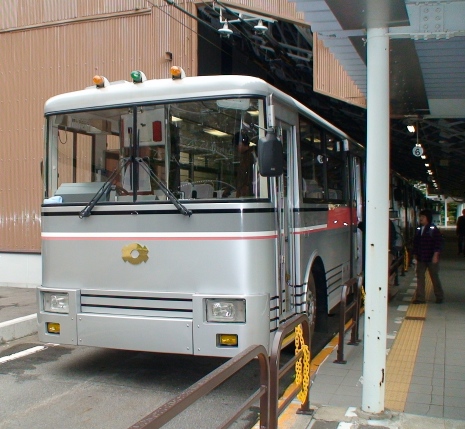 関電トンネルトロリーバス