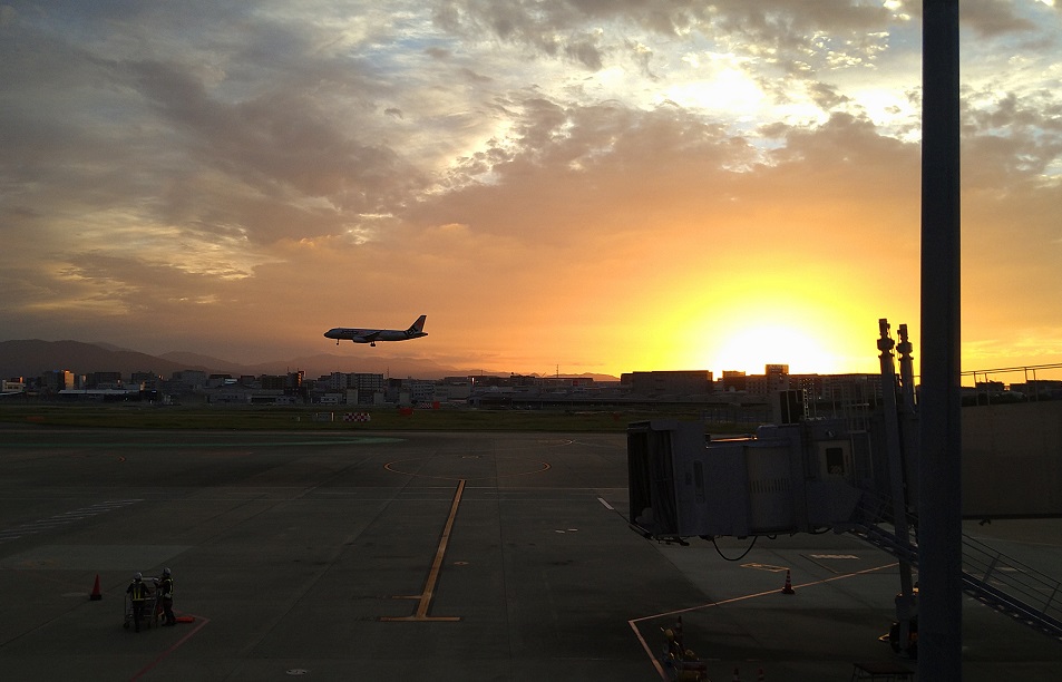 Jetstarの飛行機が着陸 @ 福岡空港